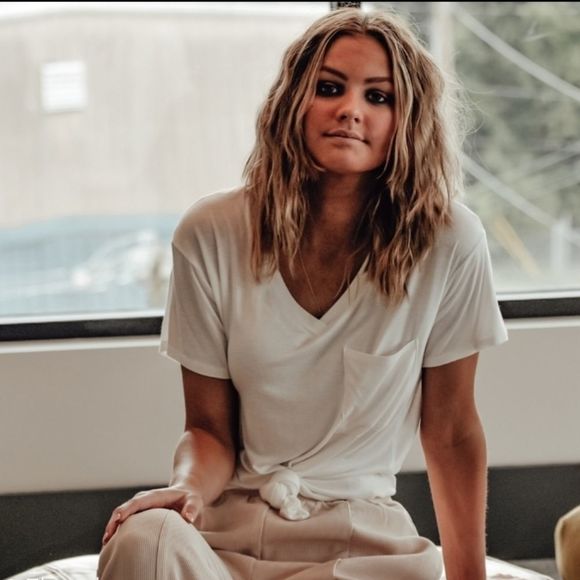 💐”V-Neck" T-Shirt w/ Pocket💐OLIVE color - Picture 4 of 7